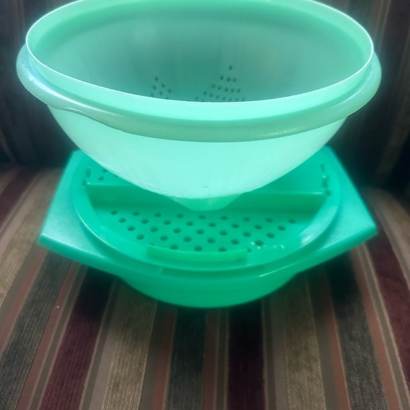 Green Plastic Colander and Grater Set - Picture 1 of 4